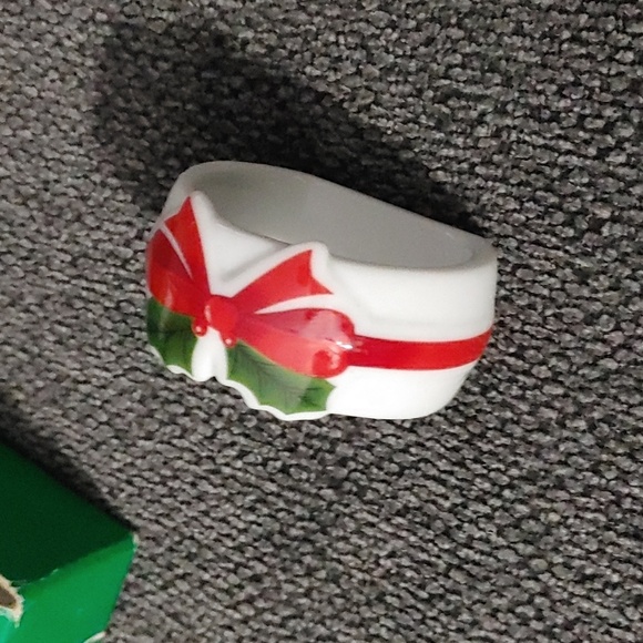 Vintage Mount Clemons Ribbon & Holly Napkin Ring 6 Piece Set Red Bow Green Holly - Picture 5 of 8
